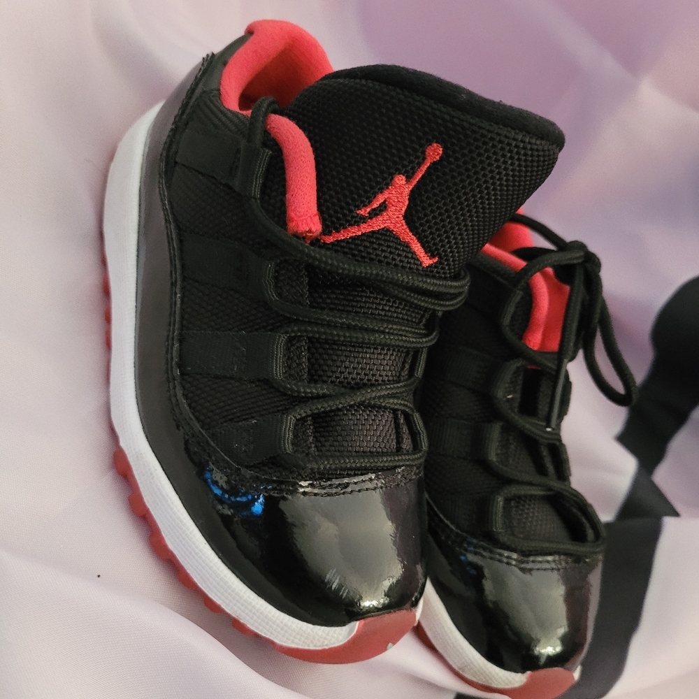 Retro Jordan Bred 11's  unisex